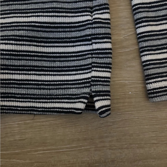 VINTAGE 90s Faded Glory Striped Long Sleeve Ribbed Knit Cropped Boxy V-Neck Top - Picture 5 of 8